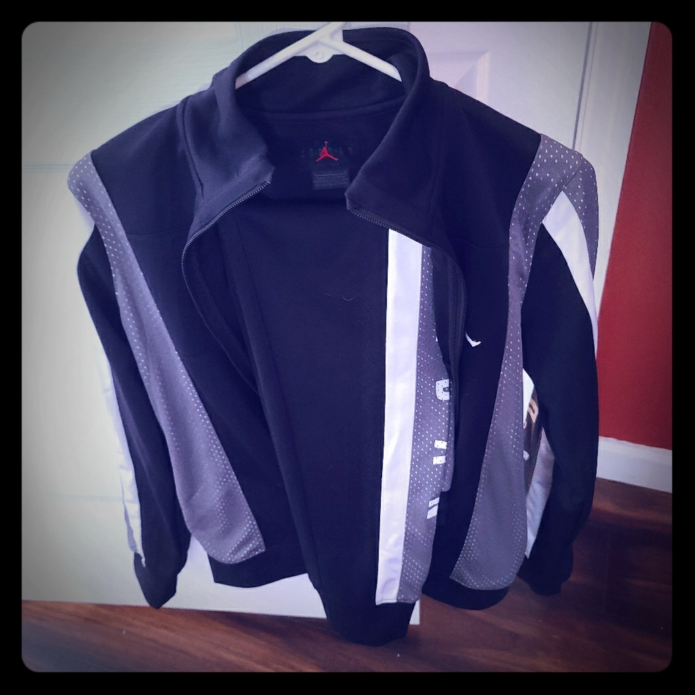Boys Jordan jogging suit